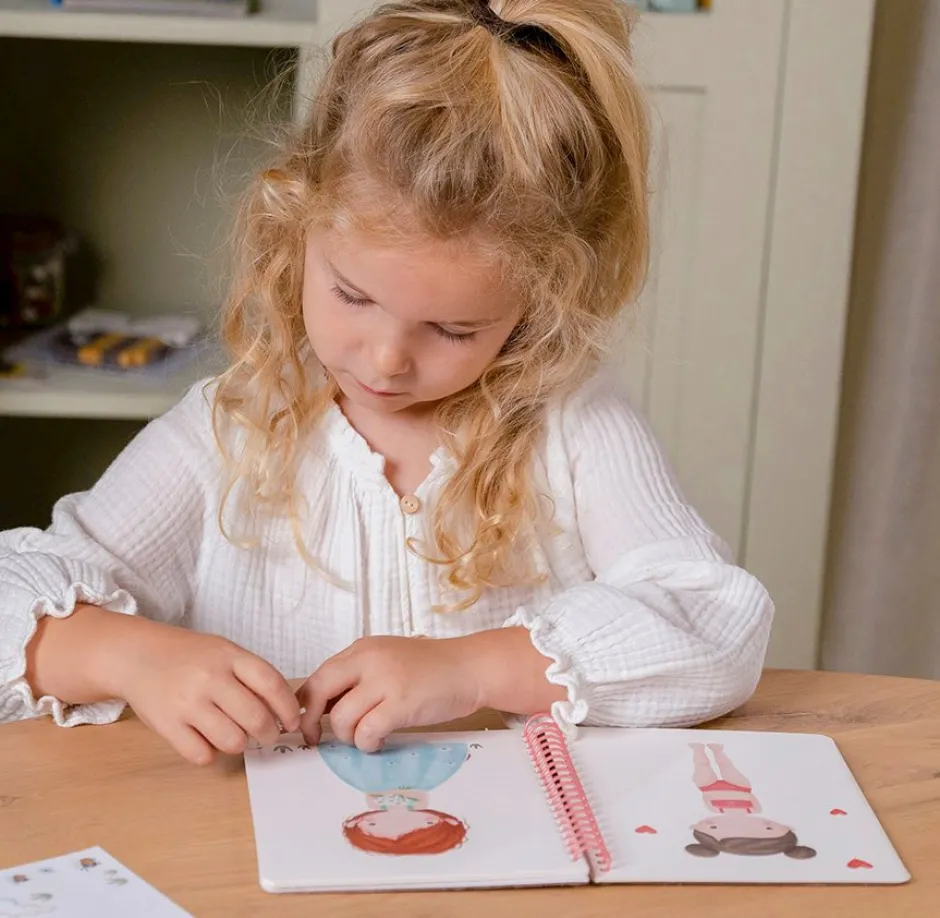 Little Dutch Speelgoed Vanaf 3 Jaar|Creatief Speelgoed^Aankleed- en stickerboek Rosa & Friends