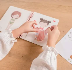 Little Dutch Speelgoed Vanaf 3 Jaar|Creatief Speelgoed^Aankleed- en stickerboek Rosa & Friends
