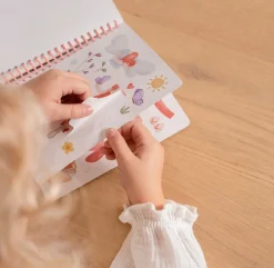 Little Dutch Speelgoed Vanaf 3 Jaar|Creatief Speelgoed^Aankleed- en stickerboek Rosa & Friends