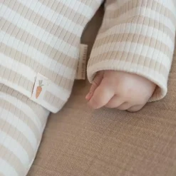Little Dutch Babykleding^Broek - Zand - Newborn Naturals - Gestreept