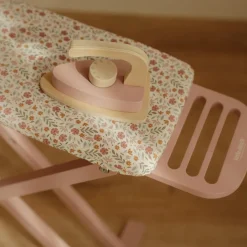 Little Dutch Poppen|Rollenspel^Houten Strijkplank met Strijkijzer – Roze – Essentials
