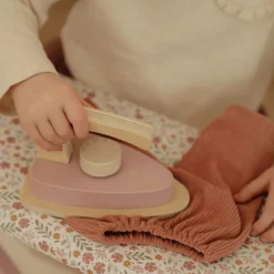 Little Dutch Poppen|Rollenspel^Houten Strijkplank met Strijkijzer – Roze – Essentials