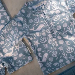 Little Dutch Zwemkleding|Jongens Kleding^Zwemshirt korte mouw - Lichtblauw - Sea Life